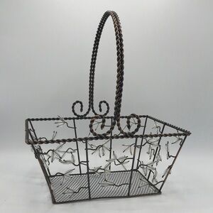 WIRE BASKET WITH HANDLE